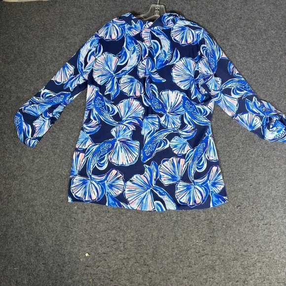 Lilly Pulitzer Elsa Top Blue Scale Up Koi Fish Shell Print Roll Tab Blouse L - Picture 3 of 9